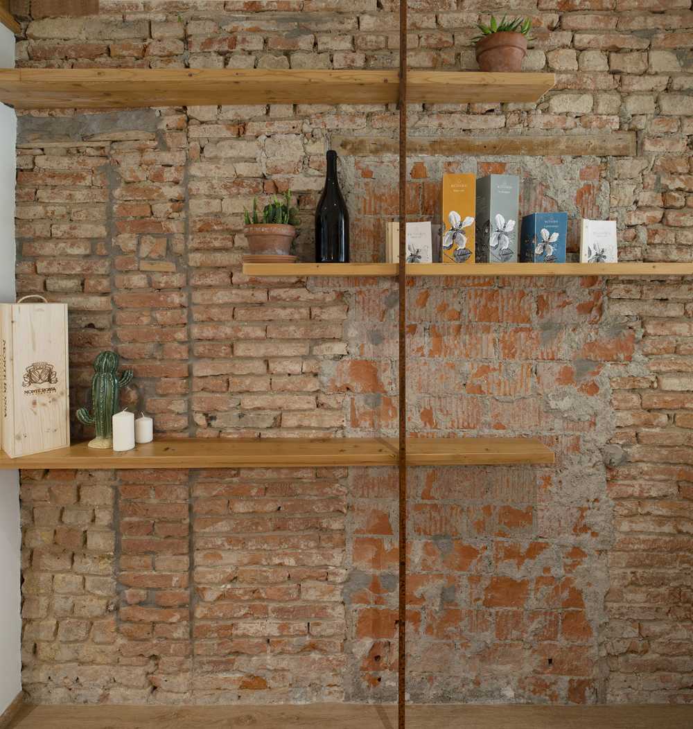 Diseño de líneas finas y un moodboard natural para el Bloom 33 Botanic Bar de la calle Mazzini en Crema