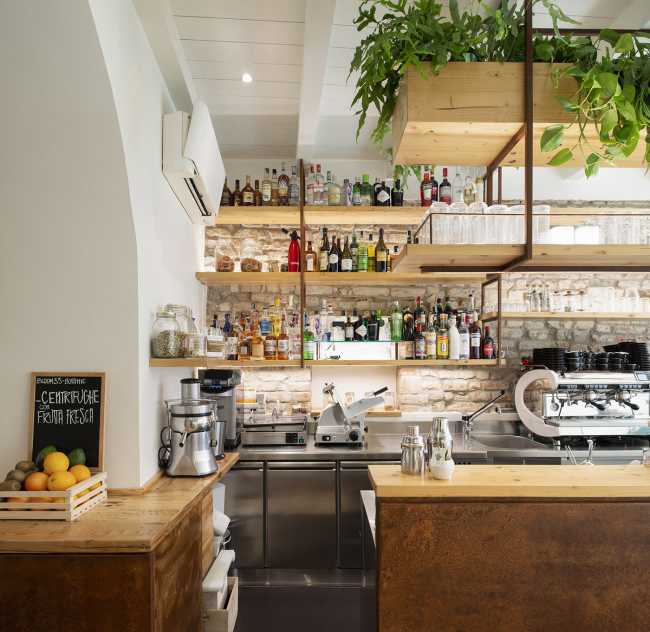 Design dalle linee sottili e una moodboard naturale per il Bloom 33 Botanic Bar di via Mazzini a Crema