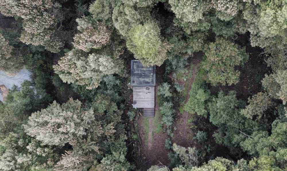 Between the radical geometry and formal natural design: Refuge 3x3