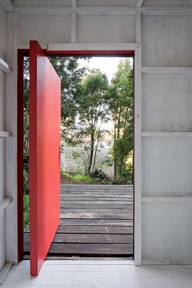 Entre geometría radical y organicidad formal: Refugio 3x3