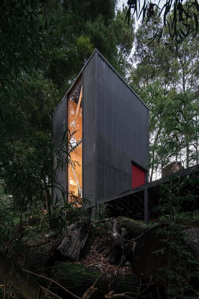 Entre geometría radical y organicidad formal: Refugio 3x3