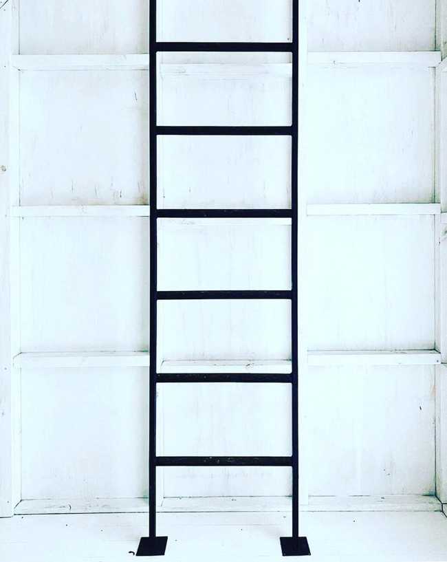 Entre geometría radical y organicidad formal: Refugio 3x3