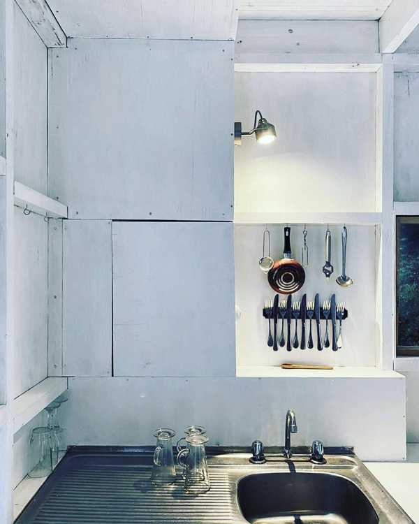 Entre geometría radical y organicidad formal: Refugio 3x3