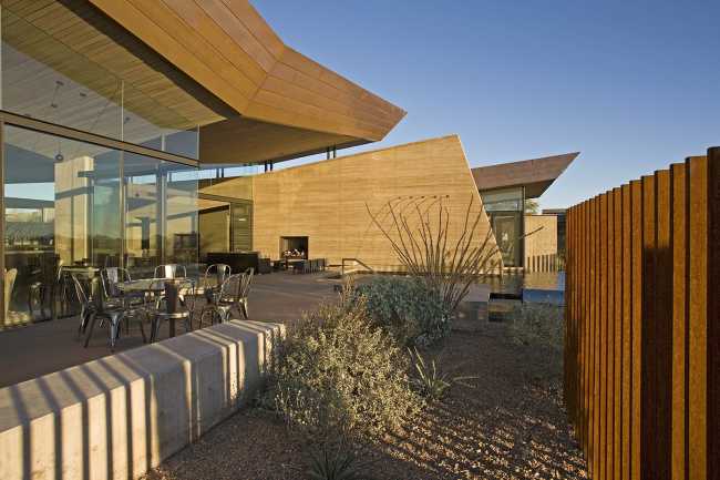 Desert Wing, a villa in the Sonora desert that echoes the surrounding landscape