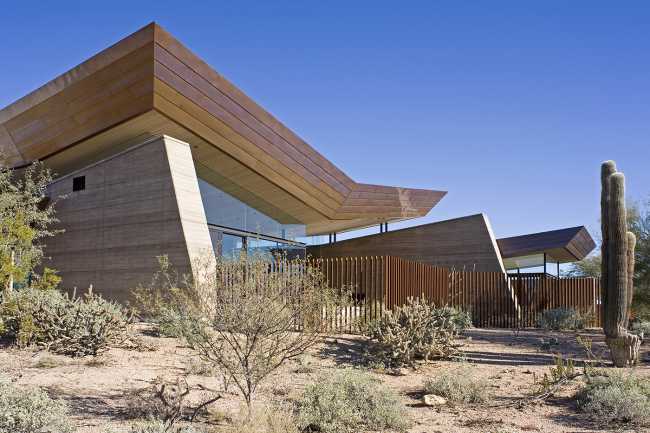 Desert Wing, a villa in the Sonora desert that echoes the surrounding landscape