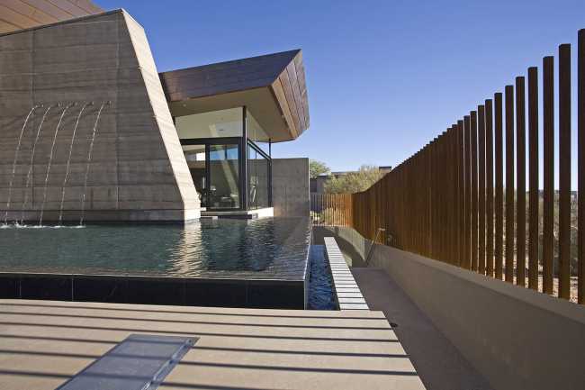Desert Wing, a villa in the Sonora desert that echoes the surrounding landscape