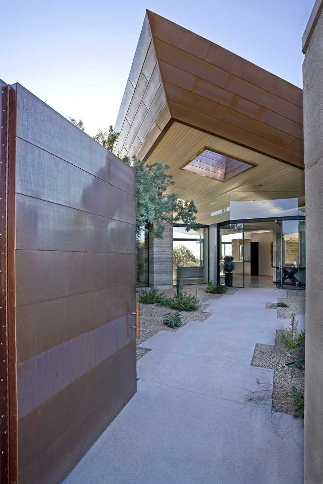 Desert Wing, a villa in the Sonora desert that echoes the surrounding landscape