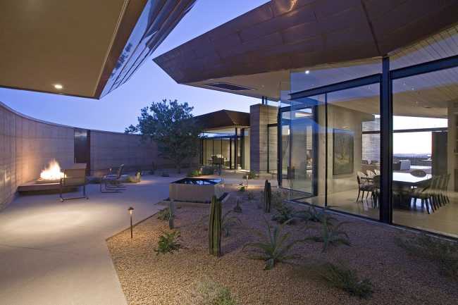 Desert Wing, a villa in the Sonora desert that echoes the surrounding landscape