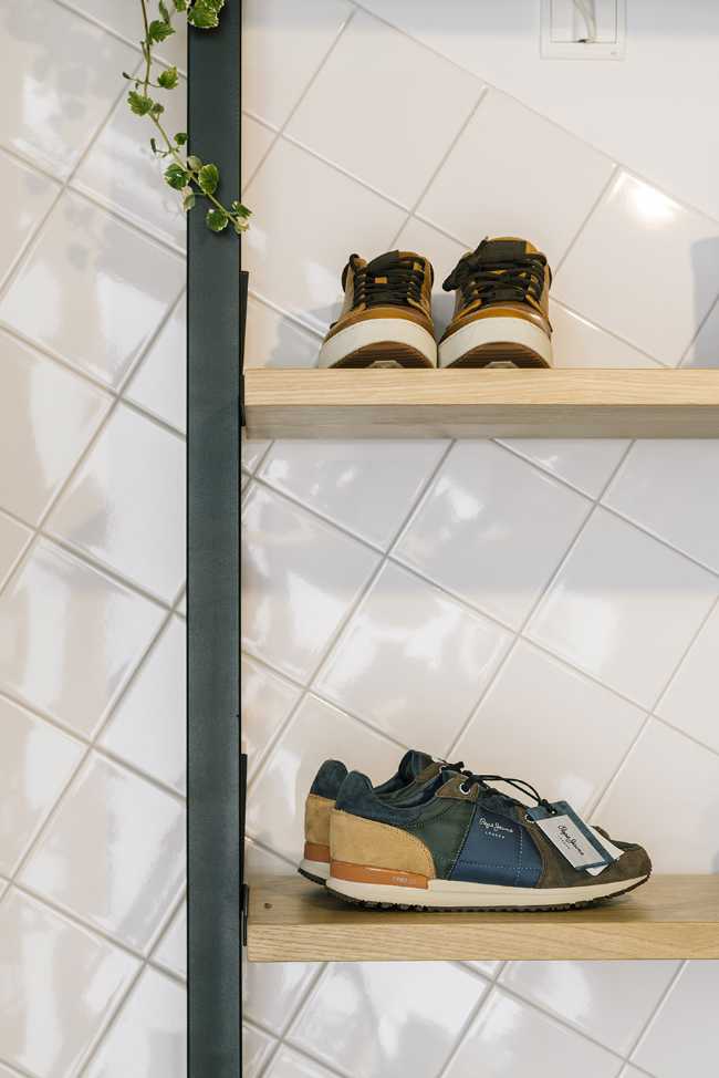 Loopo, un local fresco y joven. El amarillo y los tonos neutros hacen protagonista al producto