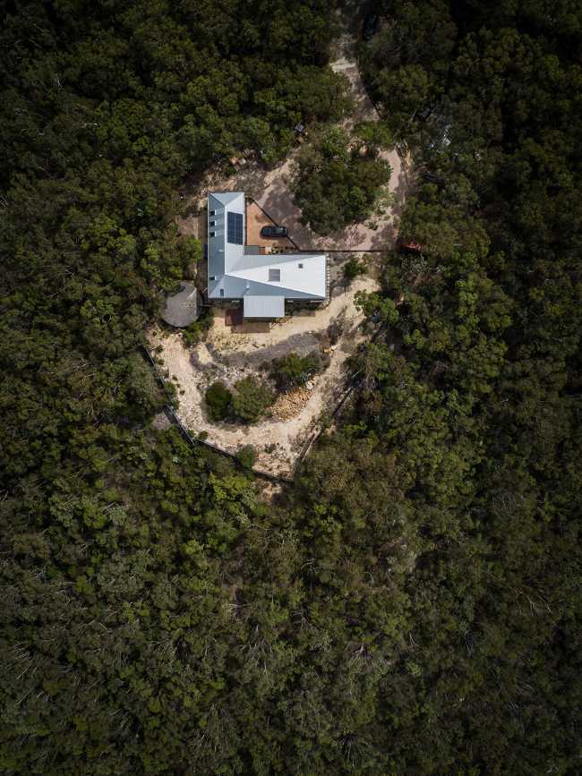 L-House, two existing structures cleverly adapted in the L-shape