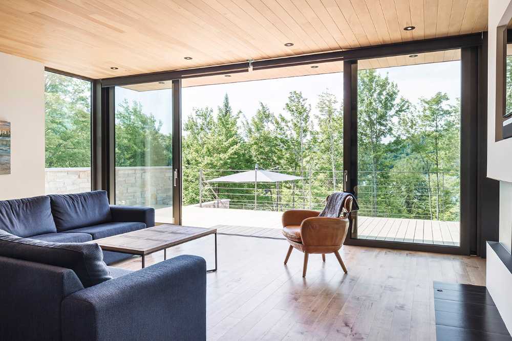 Villa Estrade: a captivating spatial composition that adapts to a steep and rocky topography