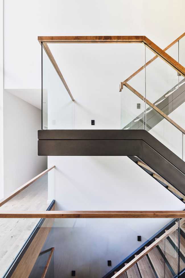 Villa Estrade: a captivating spatial composition that adapts to a steep and rocky topography