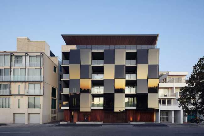 Facciate ispirate a sculture cinetiche e appartamenti boutique: l’Alumuna Residence a Melbourne