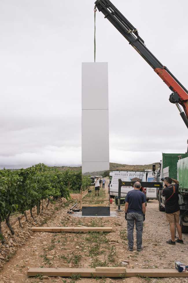 Ephemeral installation in the Spanish vineyards: the essence of wine in design, LAN- 4