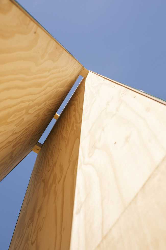 Ephemeral installation in the Spanish vineyards: the essence of wine in design, LAN- 4
