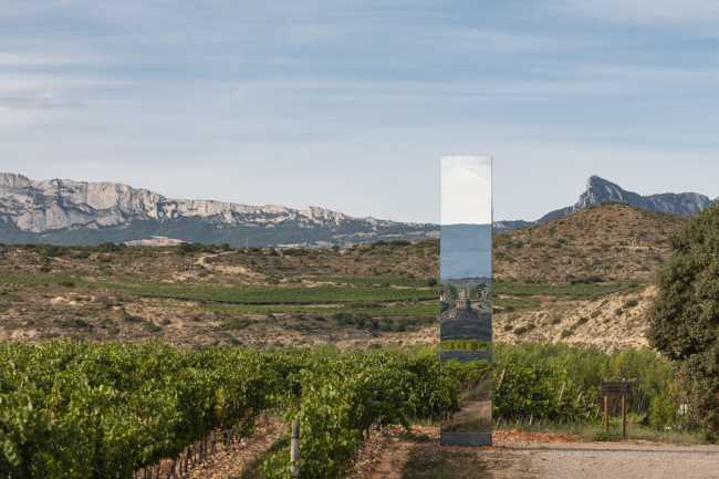 Ephemeral installation in the Spanish vineyards: the essence of wine in design, LAN- 4