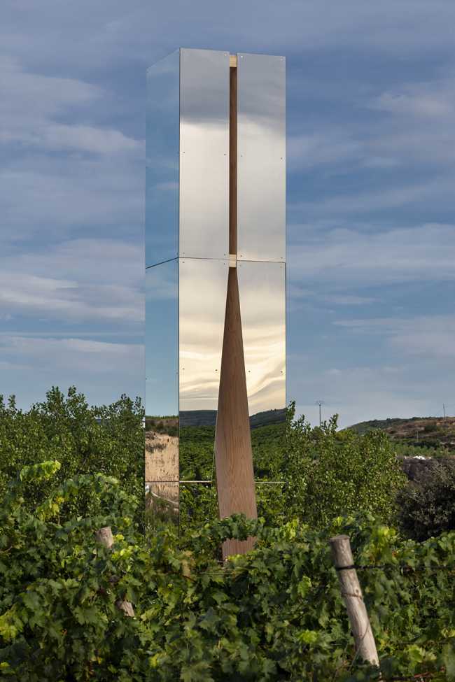 Ephemeral installation in the Spanish vineyards: the essence of wine in design, LAN- 4