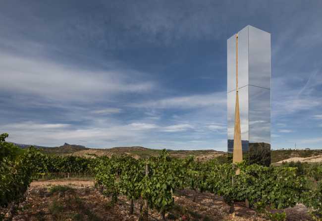 Ephemeral installation in the Spanish vineyards: the essence of wine in design, LAN- 4