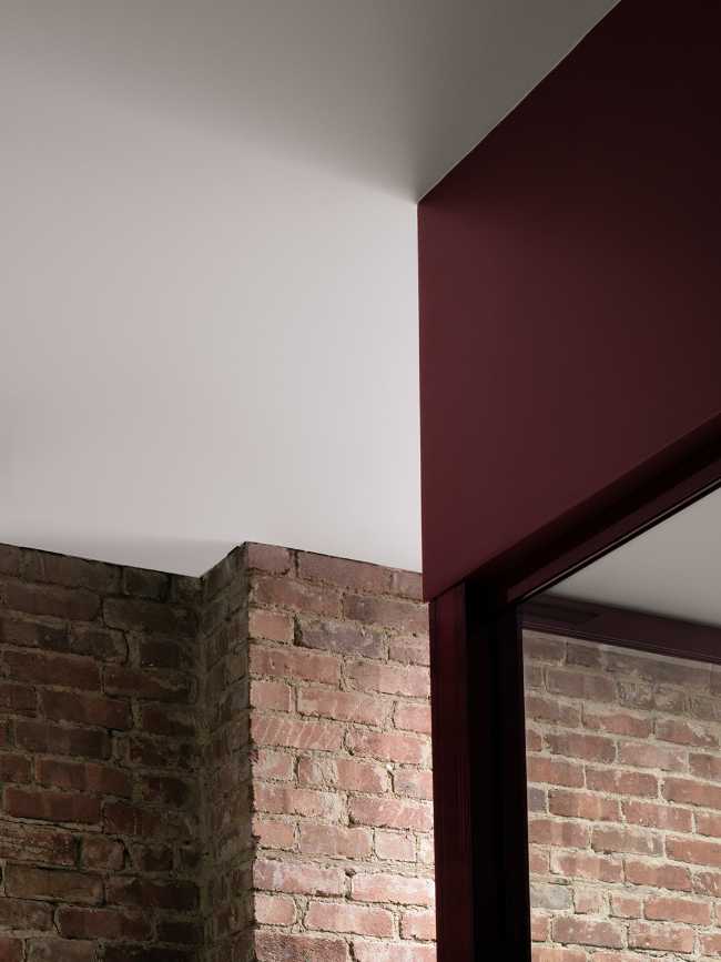 Spacial, un espace de travail coloré et élégant qui met l'accent sur la lumière comme point central des espaces de travail