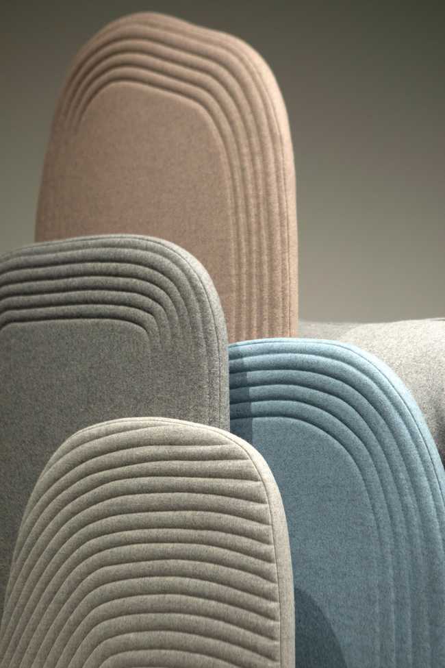 Installazione di Sarit Shani Hay. Un paesaggio giocoso abitato da morbide creature