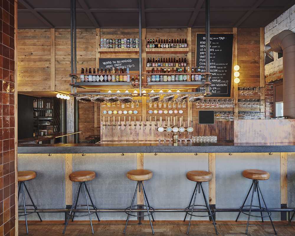 De Biertuin West di Amsterdam. Interni ed esterni progettati ispirandosi al biergärten tedesco