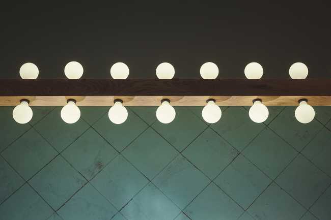 De Biertuin West en Ámsterdam. Interior y exterior inspirados en la biergärten alemana