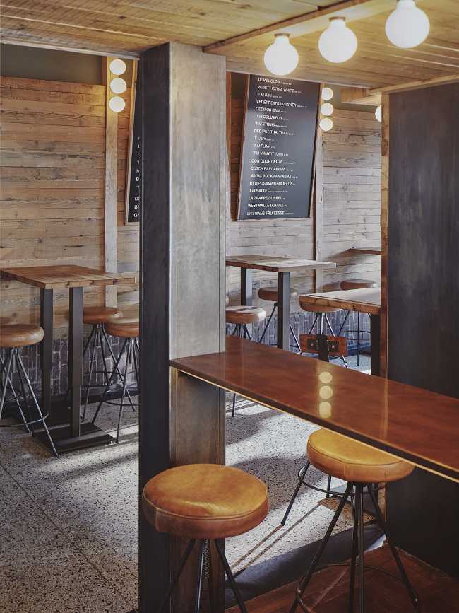 De Biertuin West en Ámsterdam. Interior y exterior inspirados en la biergärten alemana