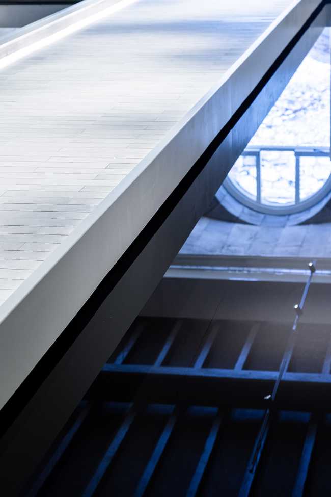 XAPO, une banque de cryptomonnaies dans une caserne abandonnée. Une architecture entre histoires et ère numérique.