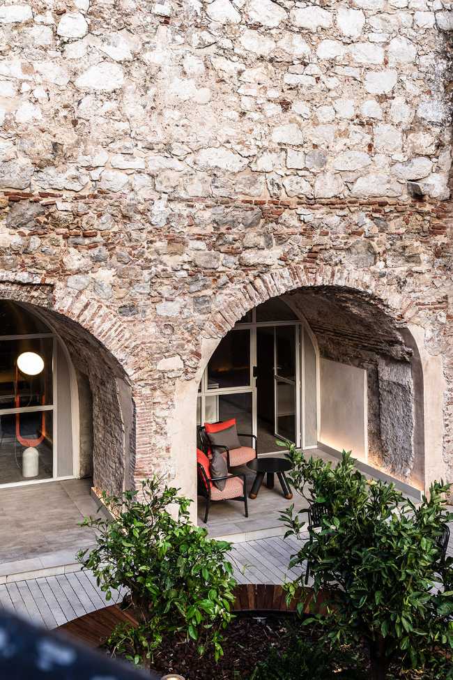 XAPO, une banque de cryptomonnaies dans une caserne abandonnée. Une architecture entre histoires et ère numérique.