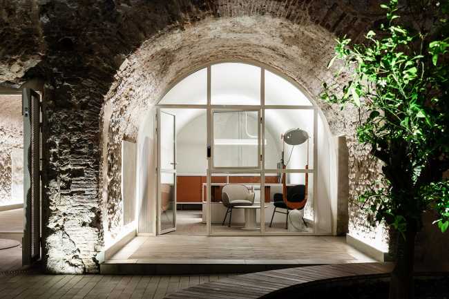 XAPO, banque de cryptomonnaies dans une caserne abandonnée. Une architecture entre histoires et ère numérique.