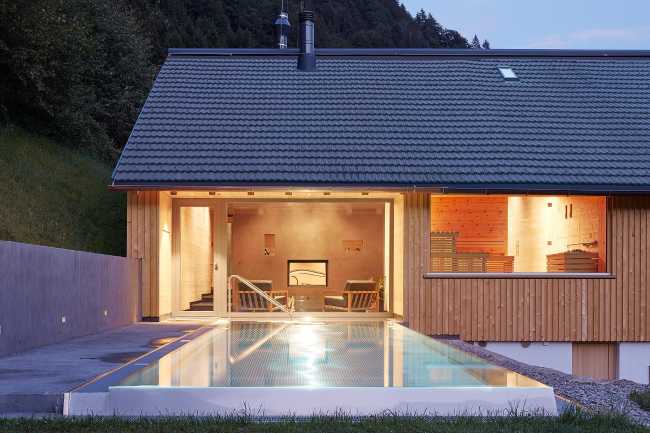 Hotel am Holand. Expansion of a hotel in order to accommodate a myriad of wellness areas