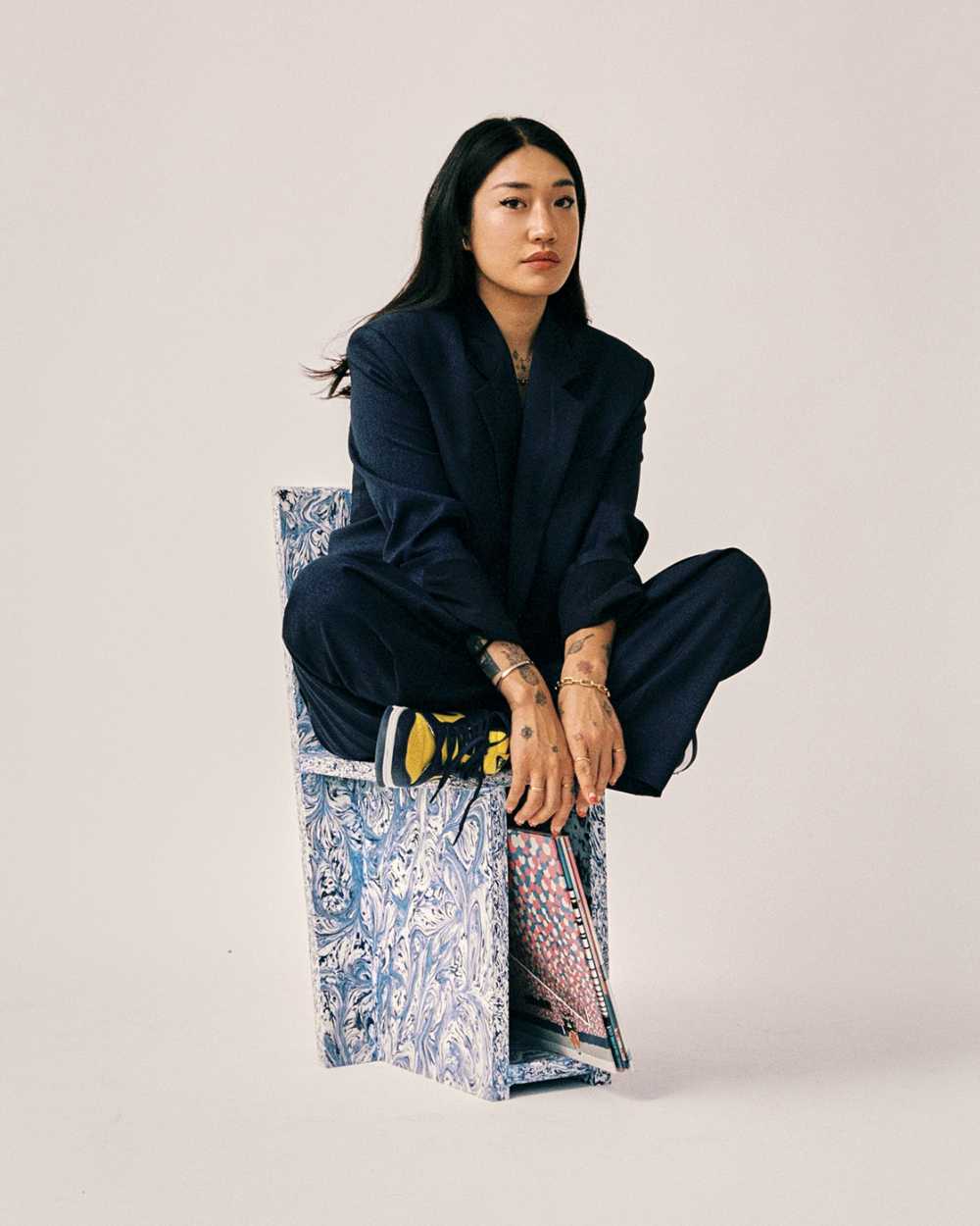Chaise Peggy. Une chaise fabriquée à partir de plastique recyclé qui promeut le concept de design recyclé