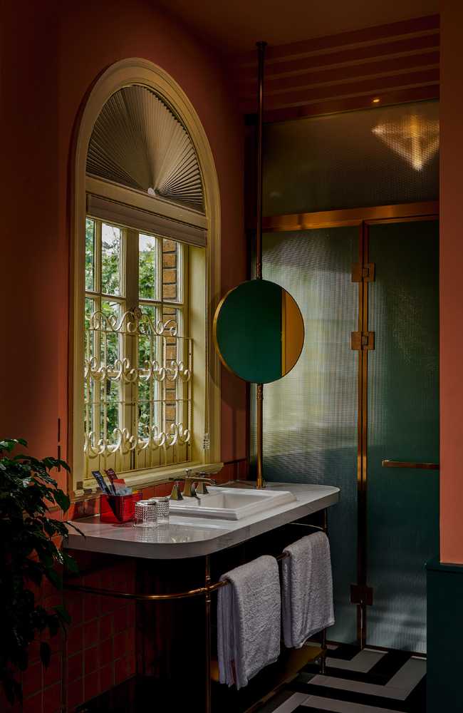 Nuovo look per l'antico YMCA Hotel: design all'insegna della sorpresa e dell'umorismo