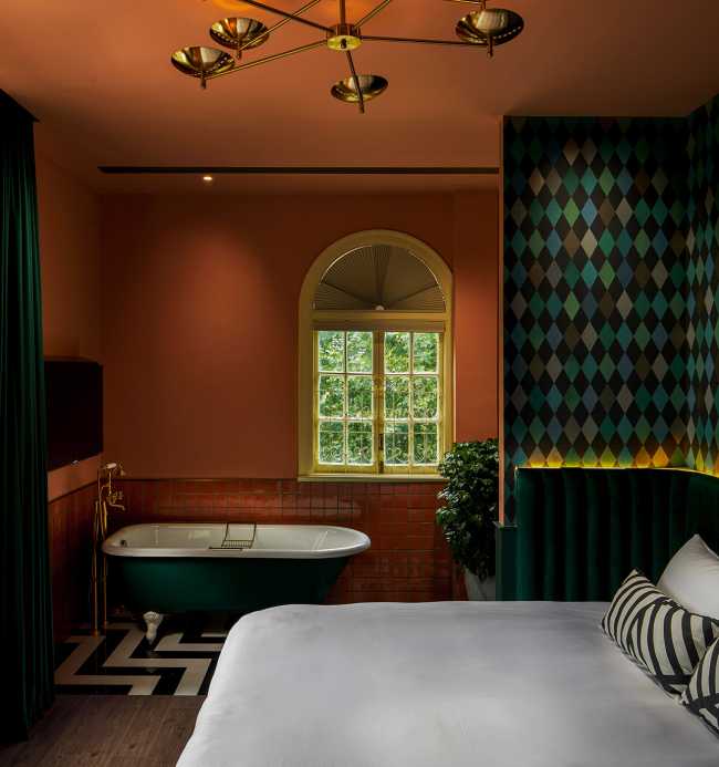 Nuovo look per l'antico YMCA Hotel: design all'insegna della sorpresa e dell'umorismo