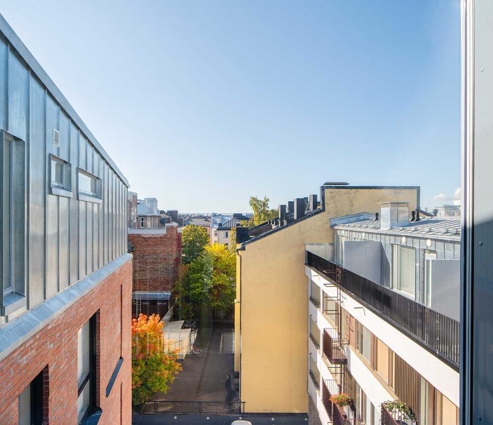 Ladrillos rojos para la ampliación del antiguo edificio finlandés Merimiehenkatu 20