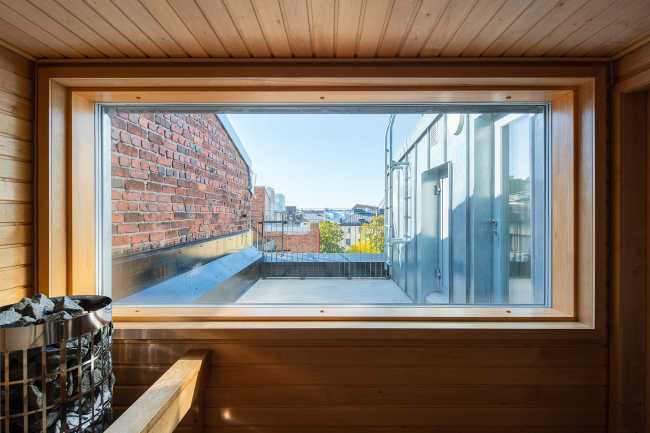 Red bricks for the extension of the old Finnish building Merimiehenkatu 20