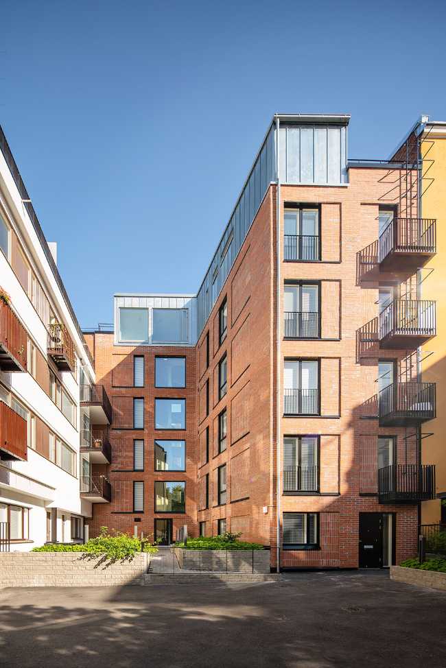 Red bricks for the extension of the old Finnish building Merimiehenkatu 20