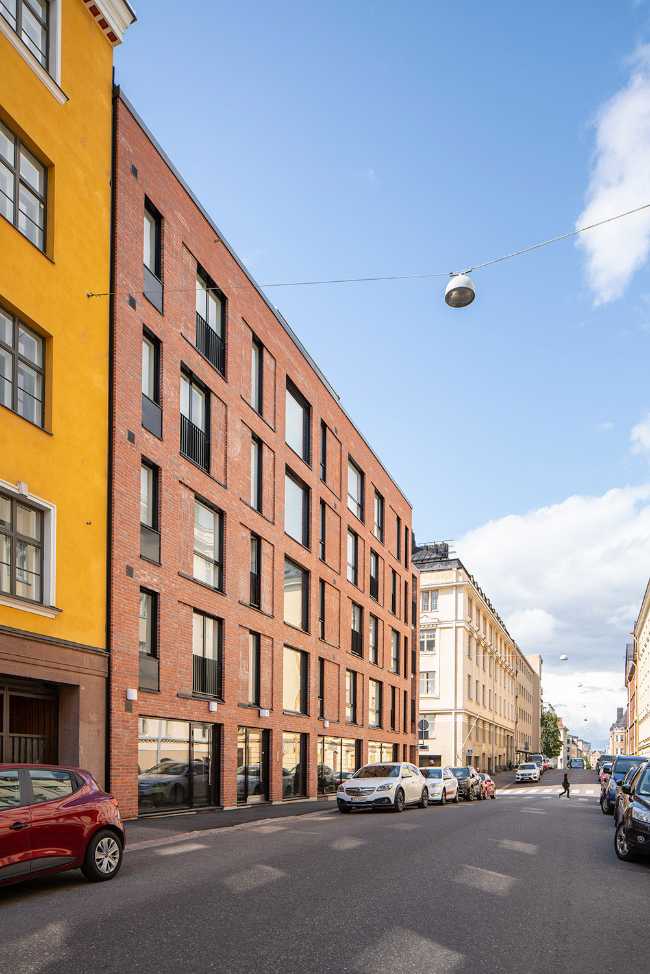 Red bricks for the extension of the old Finnish building Merimiehenkatu 20