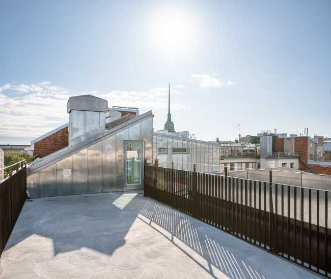 Red bricks for the extension of the old Finnish building Merimiehenkatu 20
