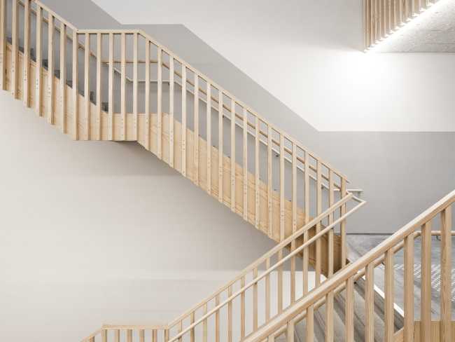 Lendrik. A building that houses citizen services while redefining the transition between public and private space