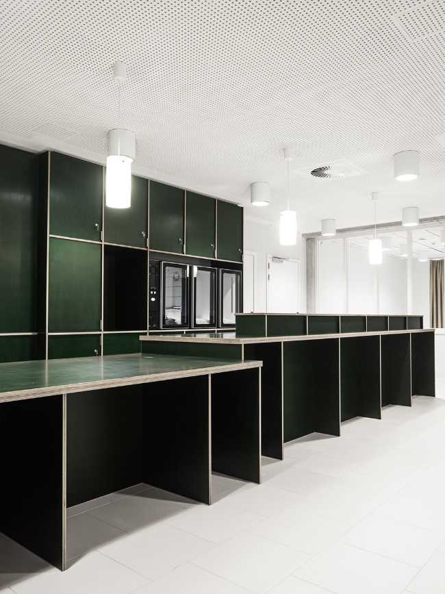 Lendrik. A building that houses citizen services while redefining the transition between public and private space