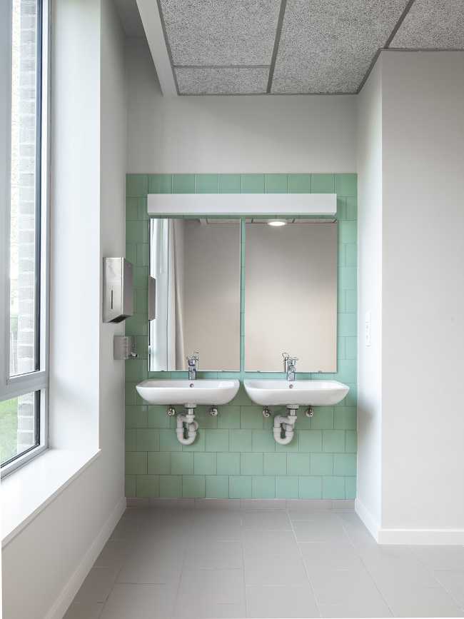 Lendrik. A building that houses citizen services while redefining the transition between public and private space