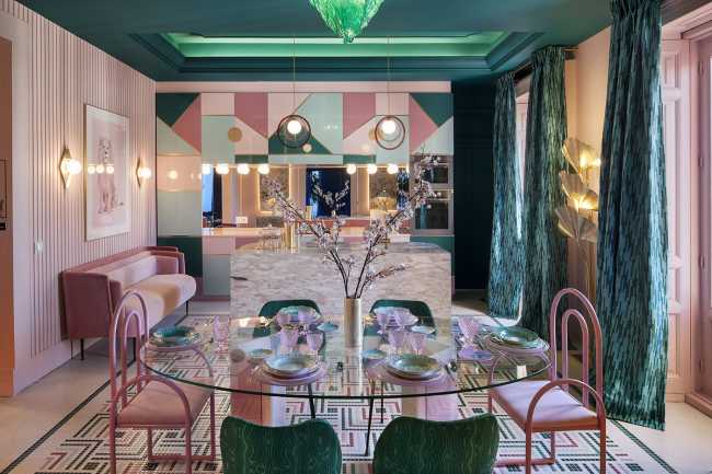 Audacity: shapes and colors for a space with bold colors