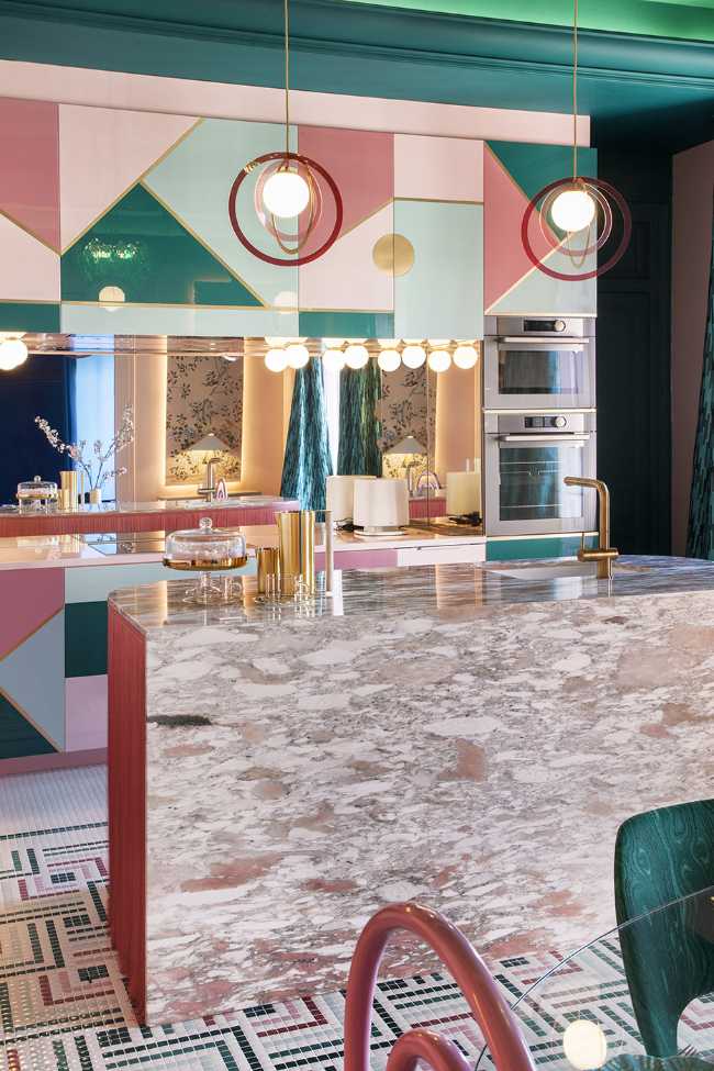 Audacity: shapes and colors for a space with bold colors