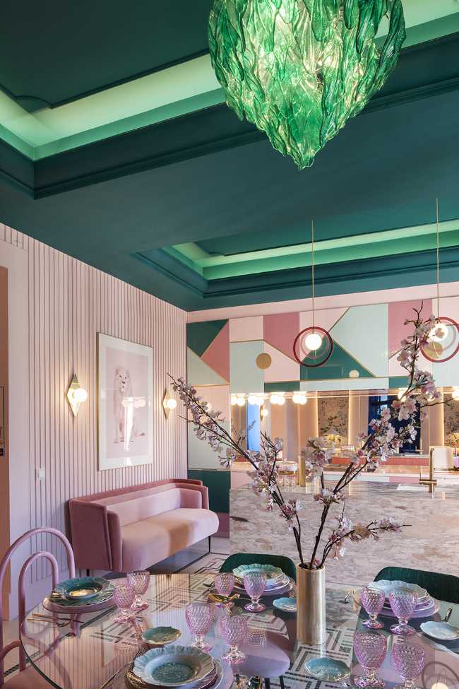 Audacity: shapes and colors for a space with bold colors