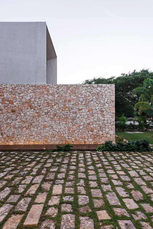 Winter House: una danza de volúmenes en la naturaleza virgen