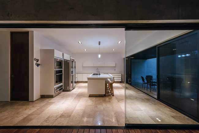 Winter House: una danza de volúmenes en la naturaleza virgen