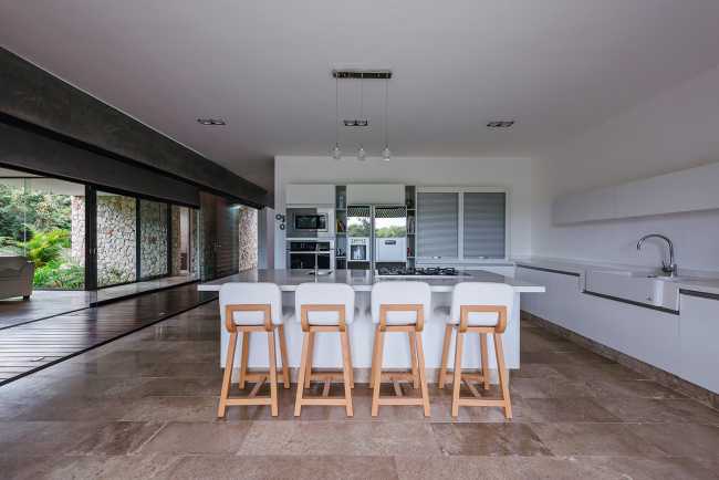 Winter House: una danza de volúmenes en la naturaleza virgen