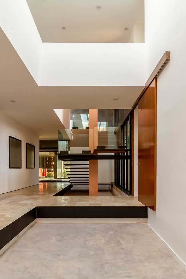 Winter House: una danza de volúmenes en la naturaleza virgen