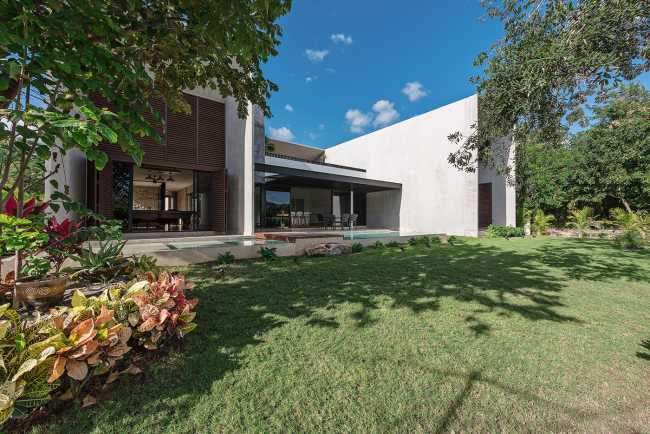 Winter House: una danza de volúmenes en la naturaleza virgen